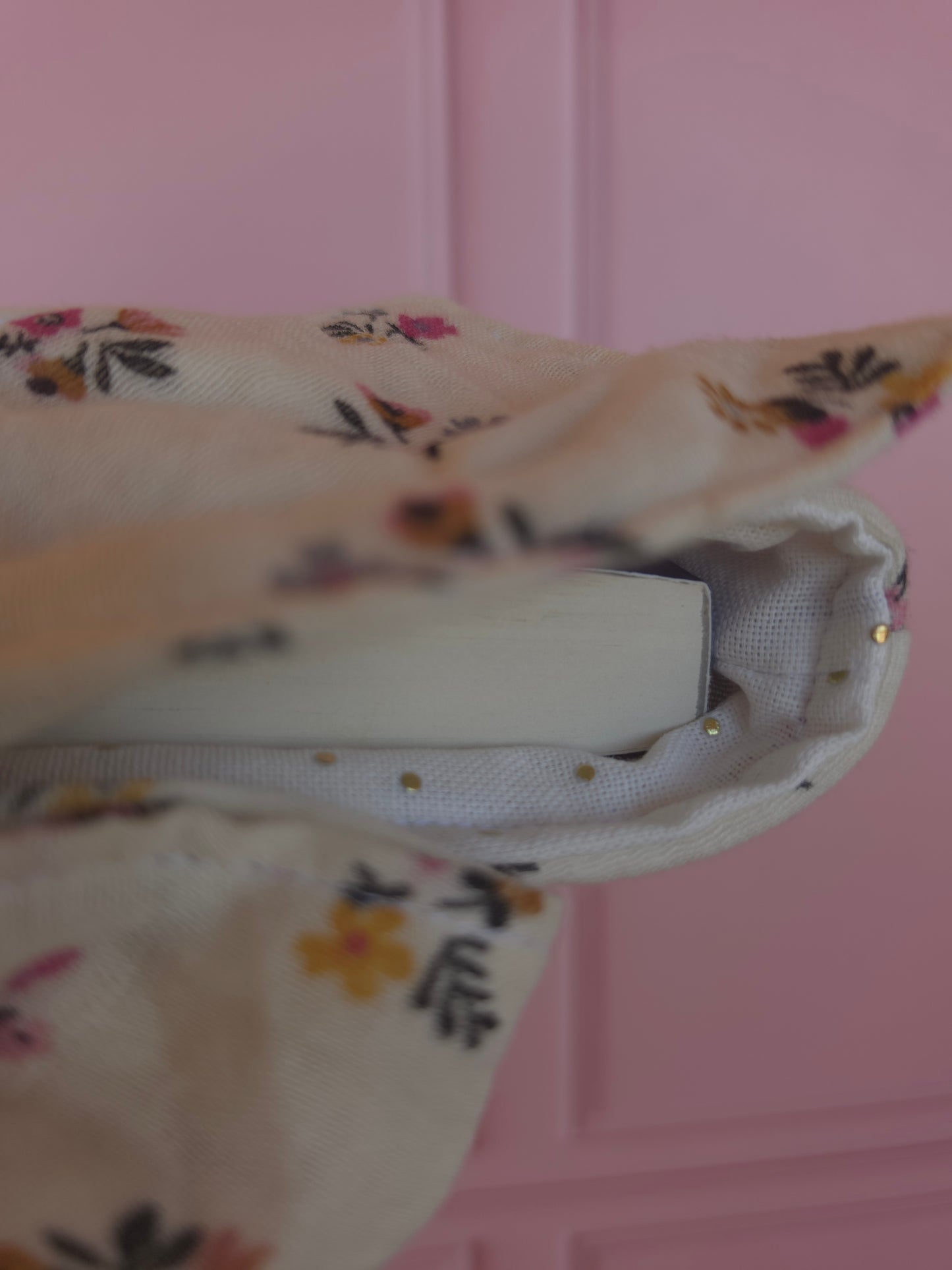 Pochette à livre avec nœud - Cadeau Maîtresse - Nounou - ATSEM